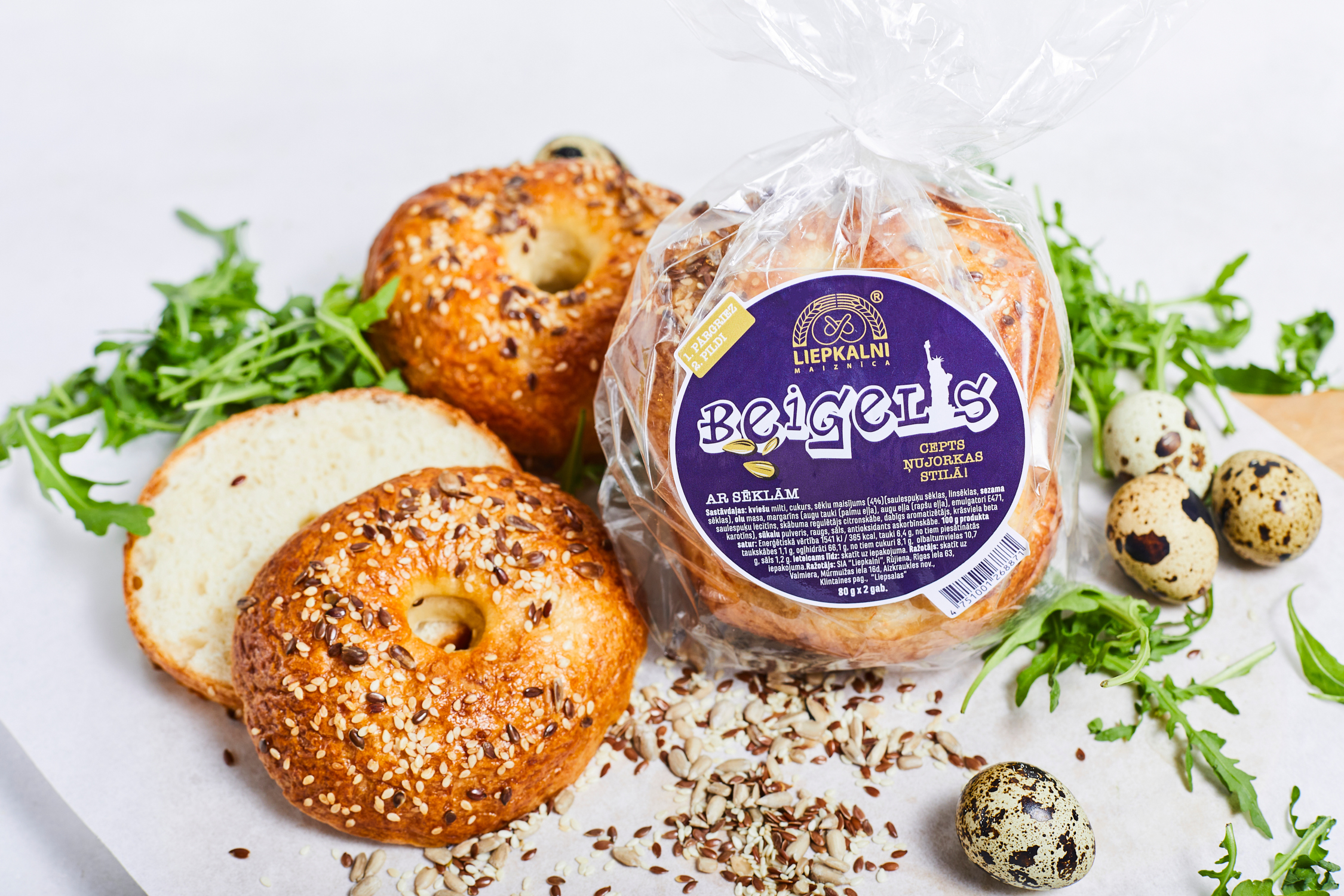 Bagel with seeds
