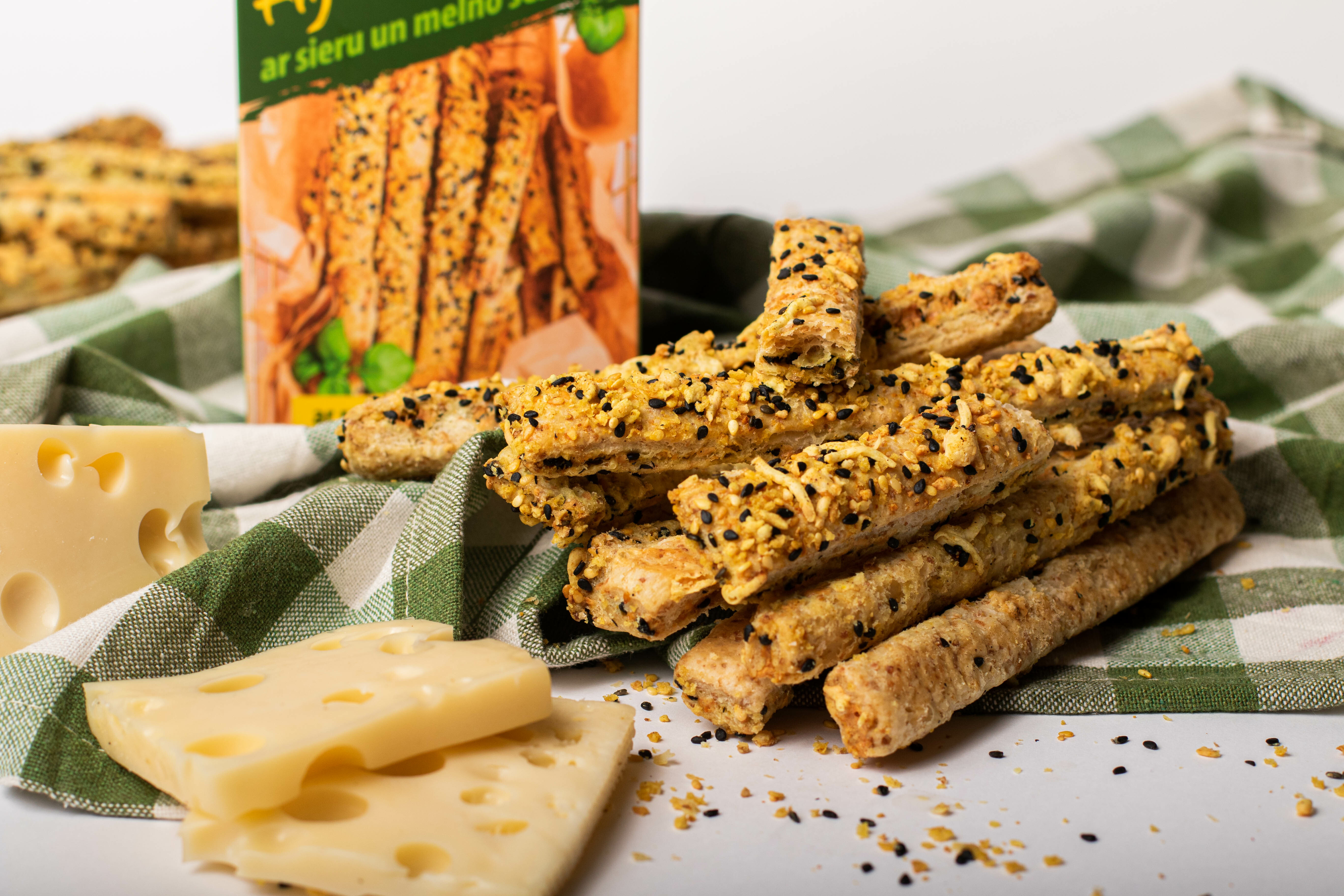 Bran cookies with cheese and black sesame