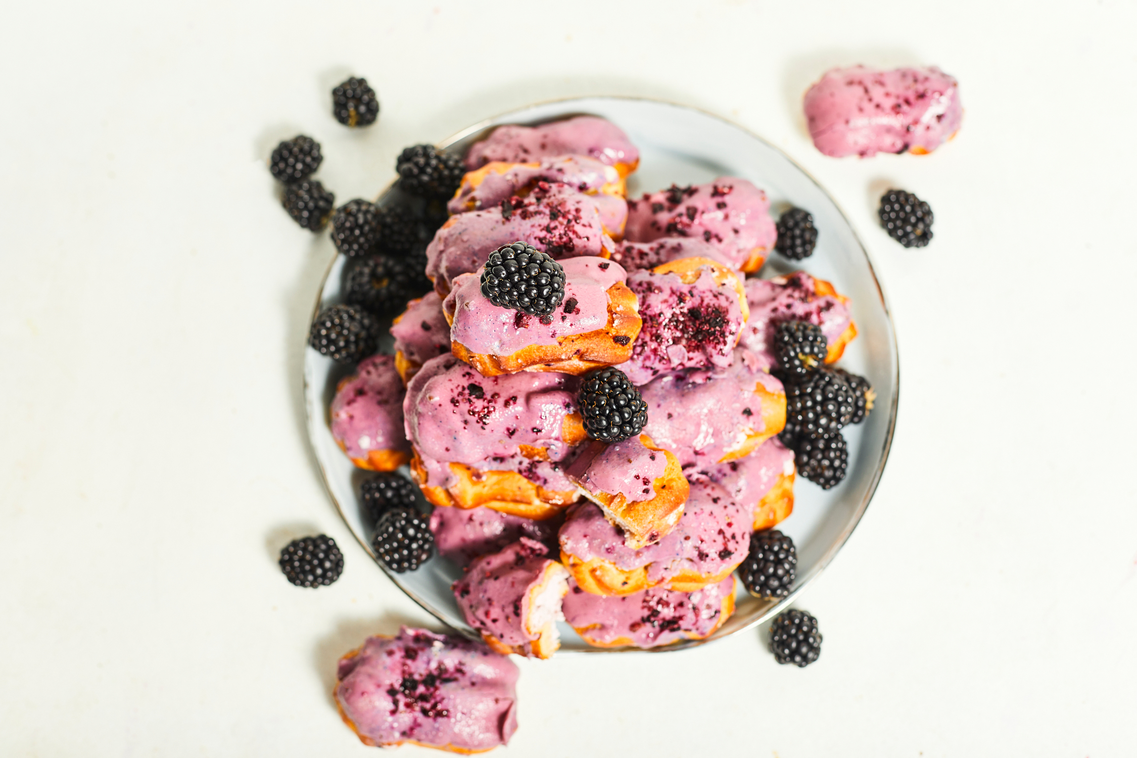 Mini eclairs with blackberry cream filling