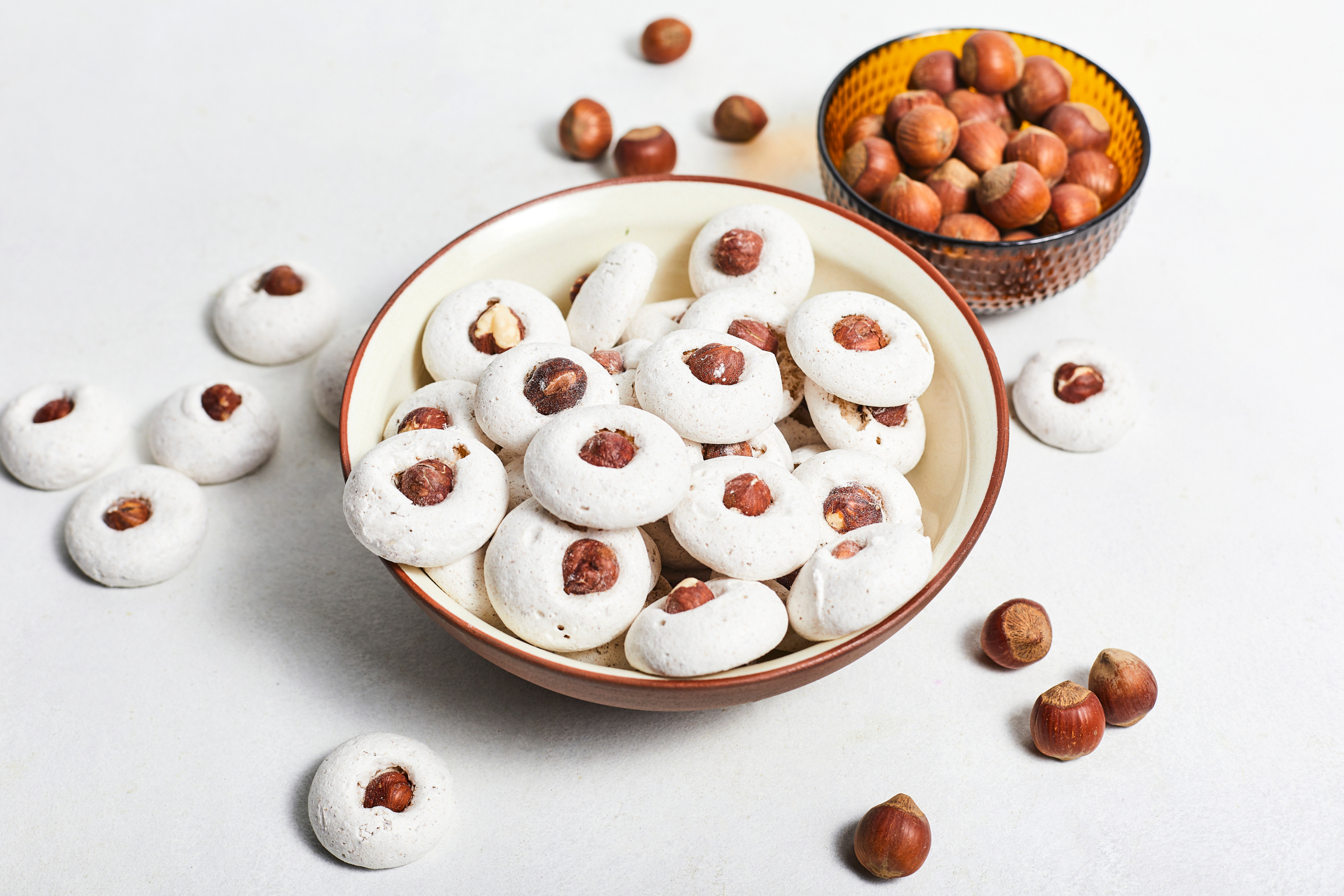 Meringue with hazelnuts
