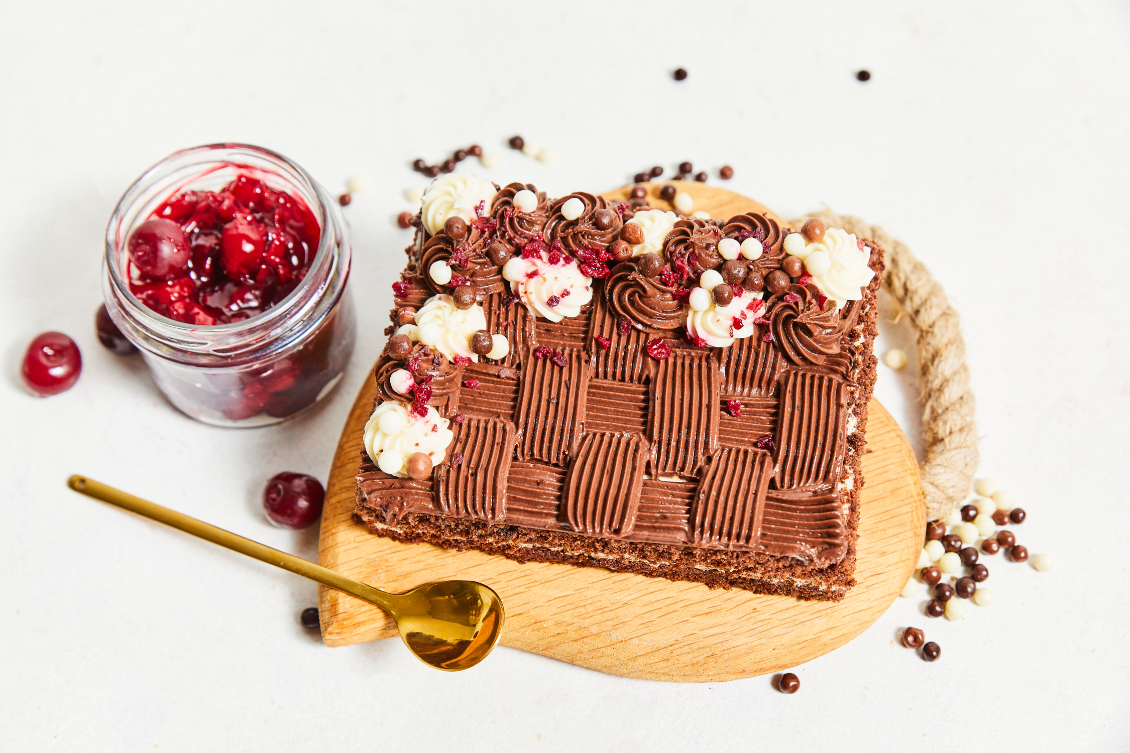 Cake "Nāc līdz"! ("Come along!") (in a box)