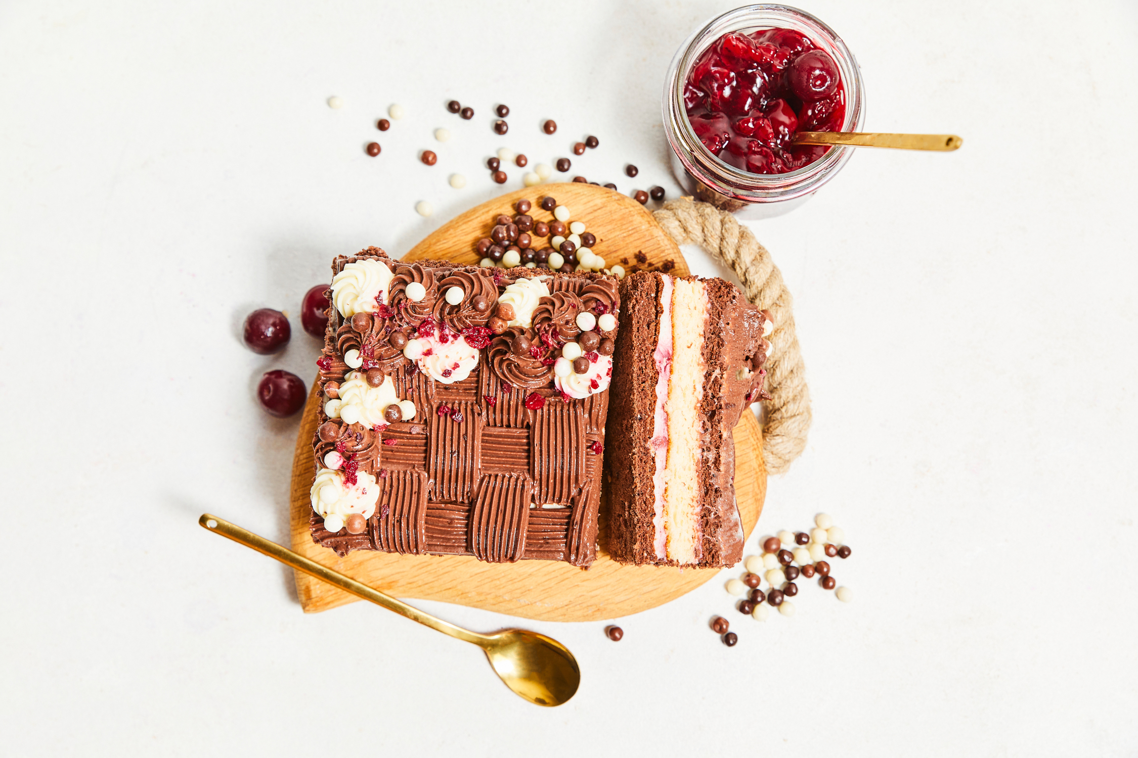 Cake "Nāc līdz"! ("Come along!") (in a box)