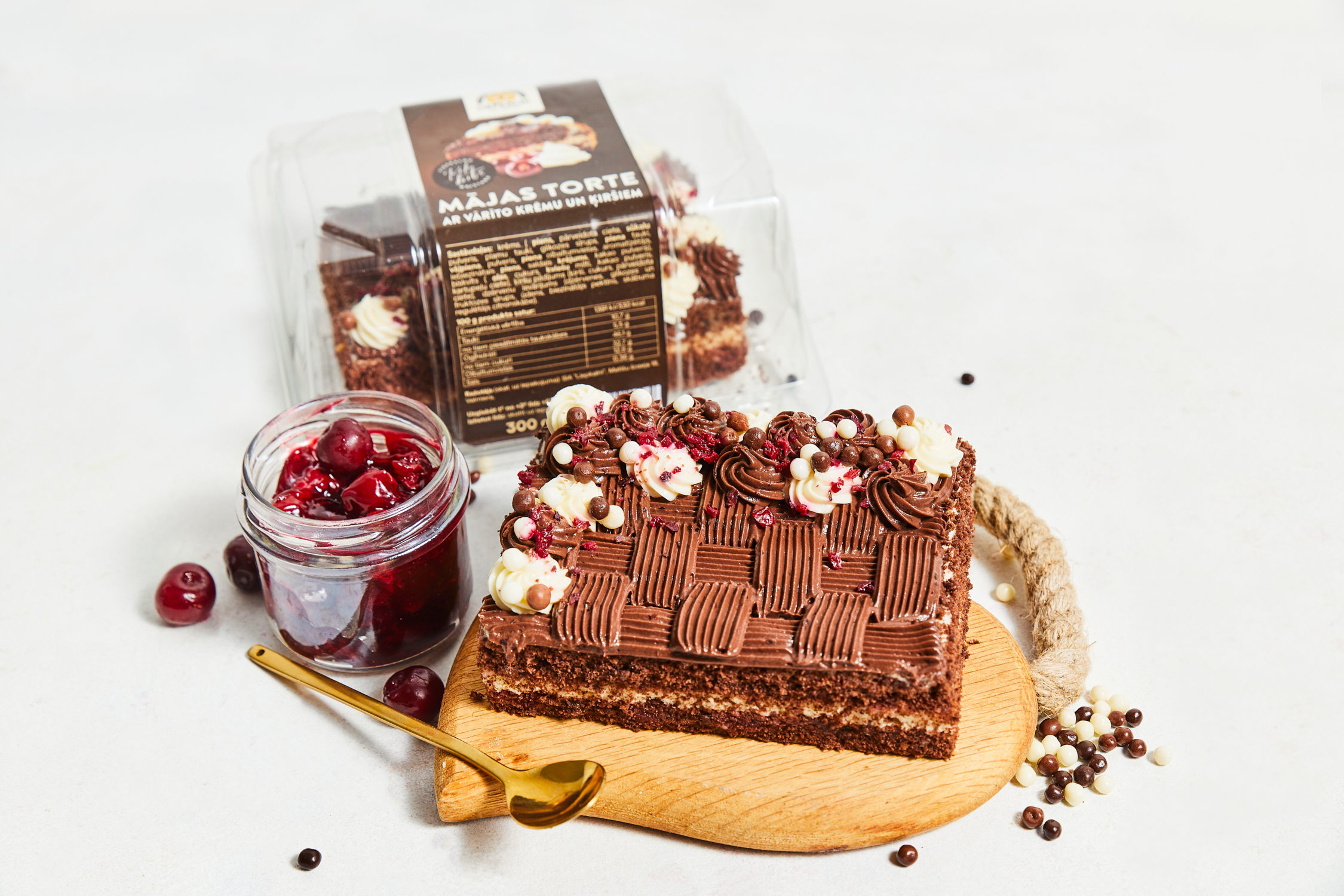 Cake "Nāc līdz"! ("Come along!") (in a box)