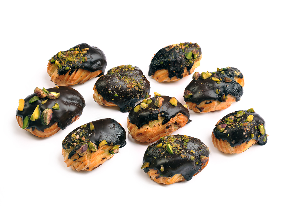 Small Eclairs with pistachio filling