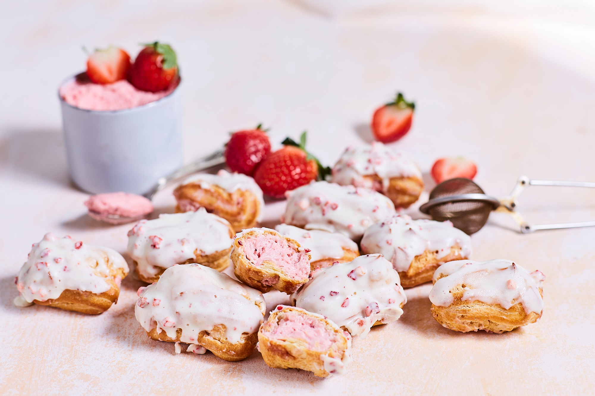 Small eclairs with strawberry filling