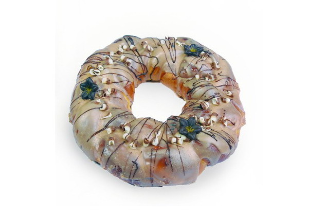 Pretzel with curd-apple filling and truffle glaze