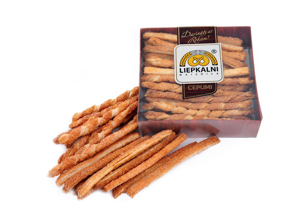 Puff pastry twists with cinnamon