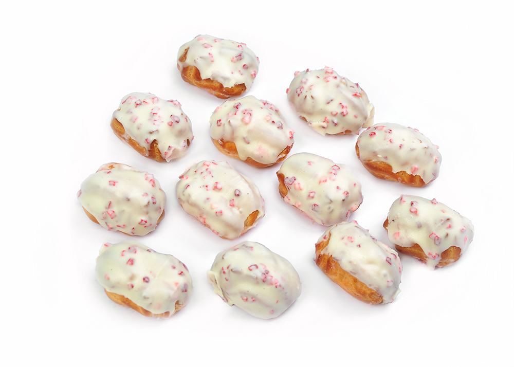 Small eclairs with strawberry filling